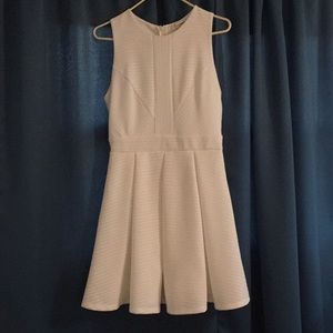 •Gently Worn White Francesca’s Dress. Size:Medium